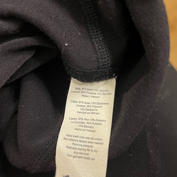 Black Alo Yoga moto leggings - Picture 6 of 6